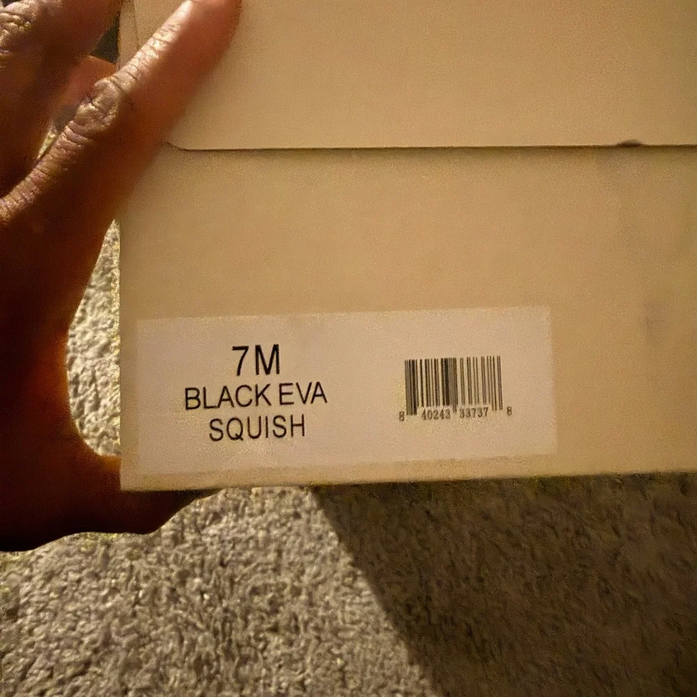 J/SLIDES White Shoe Box with Coral Logo - Picture 5 of 6